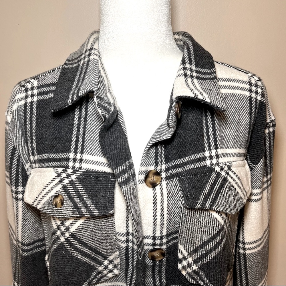 Women’s Plaid Shacket Size Large